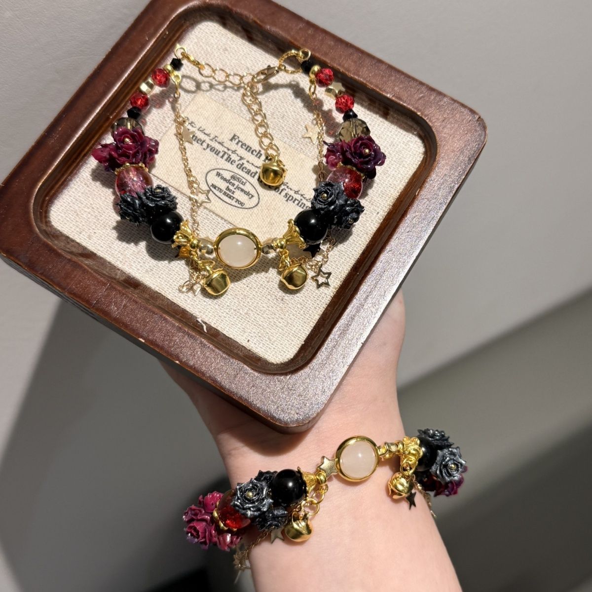 女性用ビーズブレスレットゲームアニメ「ザ・フリーク・サーカス - Women Accessories Bracelet のレビューと価格
