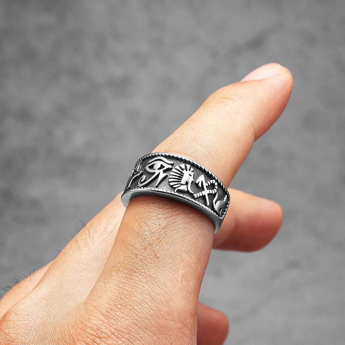 男性と女性のためのステンレス鋼の舌のイヤリング,トーテムの目 - Women Accessories In Egypt のレビューと価格